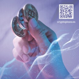 mano con monedas con logo de bitcoin y un codigo QR creado por nice people group