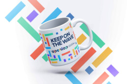 aplicacion en taza de logotipo creado por Nice People group