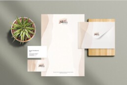 papeleria con logo de skin club creadas por nice people group